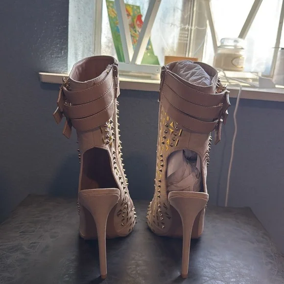 Shoe Republic LA Heels - Picture 4 of 8